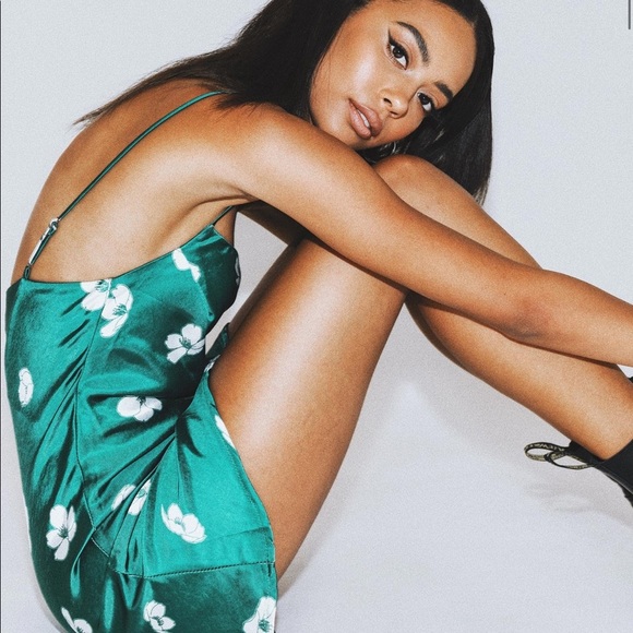 ✨NWT PRINCESS POLLY ULTRA MINI DRESS✨ - Picture 5 of 11